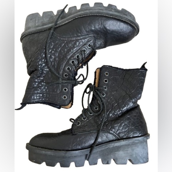 John Fluevog Womens Free Your Sole Lace Up Pebbled Leather Combat Boots. Size 9 - Picture 5 of 9